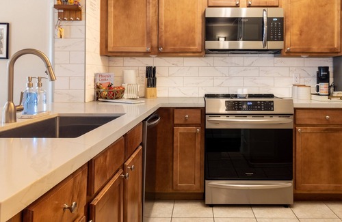 North Scottsdale Condo | N Scottsdale Bright, Updated, Quiet 2Br2Ba, W/D, Pools, Fast WiFi -Desert Escape