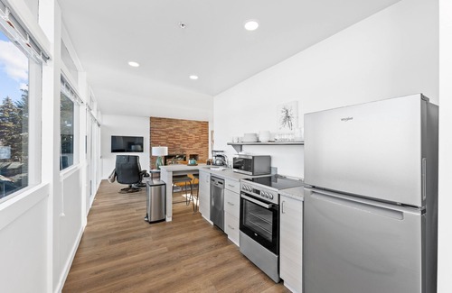 Cliff - Cannon Apartment | n-Stunning Mid Century Modern with amazing Downtown City Views!