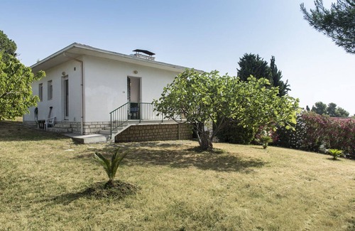 Villaggio Taunus Apartment | N122 - Numana, delightful single villa with garden