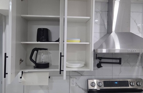 West Edmonton House | n13 minutes to West Edmonton Mall. Cozy two bedrooms