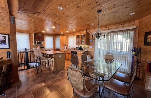 Oak Shores House | Naci Chalet is perfect for those great lake trips, Internet & Private Slip!