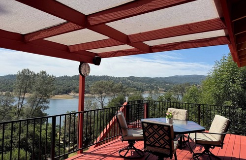 Paso Robles House | Naci Lakeview Retreat with Game Room!