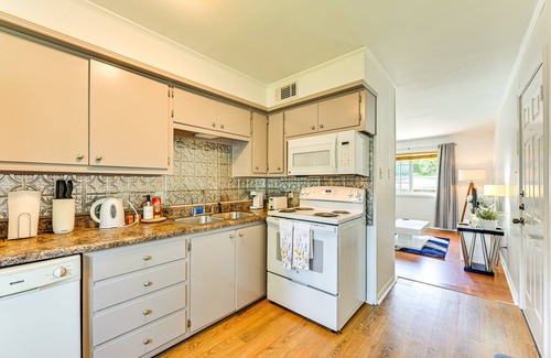 Nacogdoches Apartment | Nacogdoches Luxe 2BR Retreat, Walk to SFA, Pet-Friendly + Superhost Clean