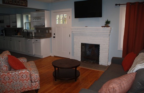 Mountain Home Cottage | Nadia's Nest: A Newly renovated Cottage Close to Highway 26