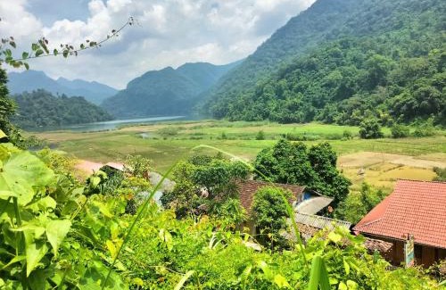 Nam Mau House | Nam Pé Tày Homestay - View hồ Ba Bể