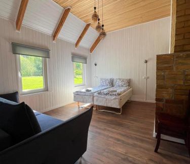 Kurtuvenai House | Namas su vaizdu į ežerą "Giliaus Nendrė"