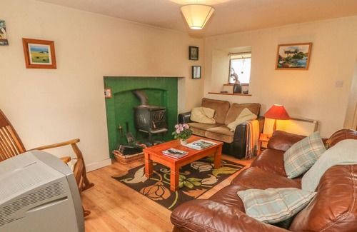 Caherkeen Cottage | NANA'S HOUSE, pet friendly, with open fire in Allihies, County Cork