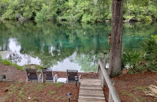 Dunnellon House | Nanas Rainbow riverhouse with waterfront close to headsprings