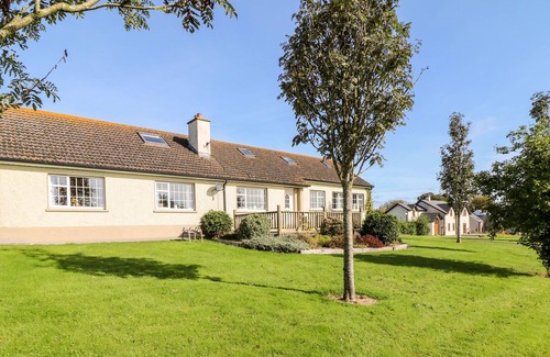 Donaghmore Cottage | NANNY’S, pet friendly, with open fire in Ballacolla, County Laois