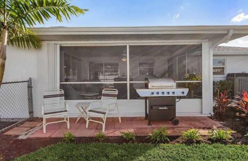 Central Naples House | Naples Paradise Near The Beach!