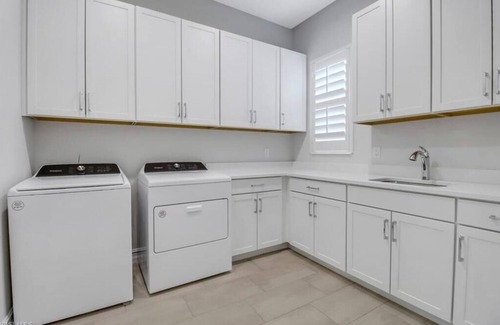 Naples House | Naples Reserve | 2 bedrooms | 2 office spaces with pull-out couches | 3 bathrooms