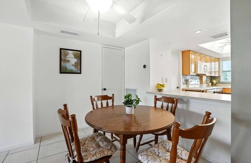 Lely House | Naples Retreat - Walk to Pool and More