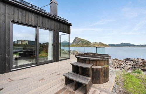 Flakstad House | Nappsholmen seaview - brand new