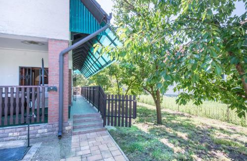 Poroszlo Apartment | Napsugár Vendégház