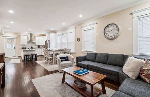 Homewood House | Naptown Villa House S