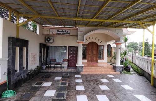 Sleman House | Nariska Suite Homestay