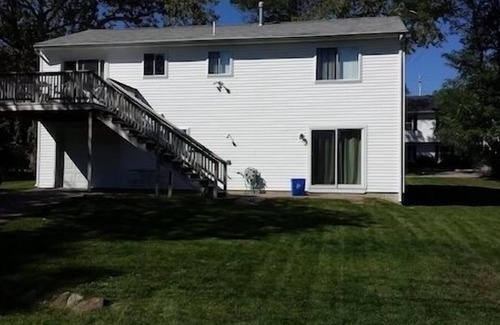 Bonnet Shores House | Narragansett Bonnet Shores Vacation Rental 5 Bed 2 bathCentral Air on main level