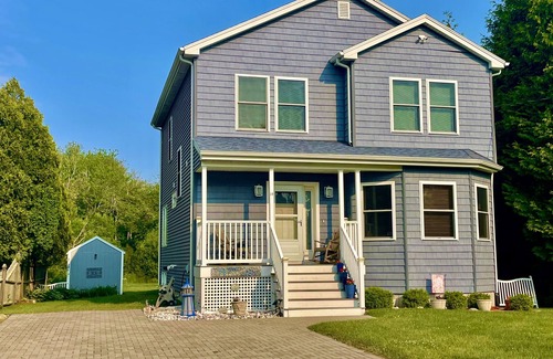 Narragansett House | Narragansett RI/Scarborough Beach - Spacious 3 bedroom/2 Bathroom Home