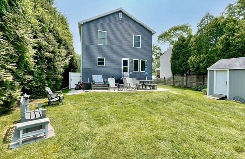 Narragansett House | Narragansett RI/Scarborough Beach - Spacious 3 bedroom/2 Bathroom Home