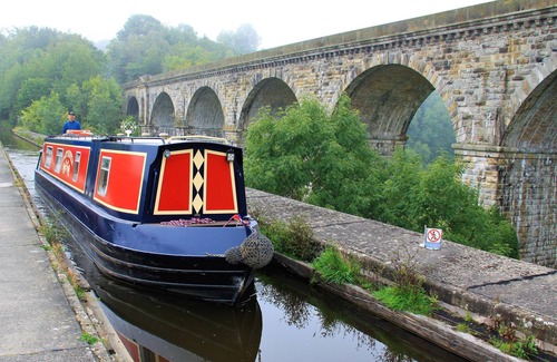 Middlewich Boat Rental | Narrowboat - Sleeps 6 - Columbina