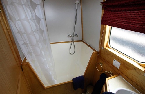 Middlewich Boat Rental | Narrowboat - Sleeps 6 - Columbina