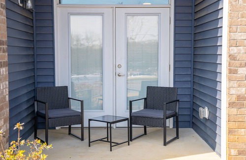 Concord Apartment | NASCAR/Motor Speedway 10mins away- King Size Retreat