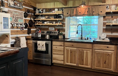 Franklin Cabin | Natchez Hideaway ~ Rustic Cabin on 50 acres outside Nashville near Leipers Fork