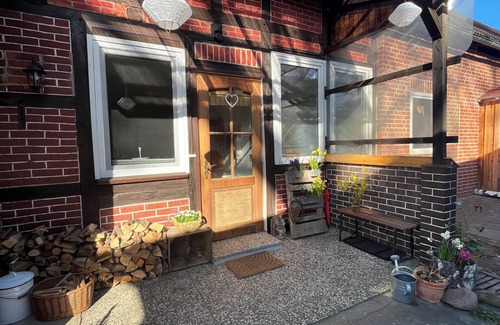 Waddeweitz Apartment | Natural ∙ idyllic ∙ at ground level on 82 m² - private garden - two wood-burning stoves