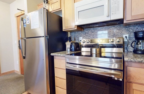 Mammoth Lakes Condo | Natural Light & Updated. Quiet Area, Pool & Hot Tub On-site. Near Bike Trails