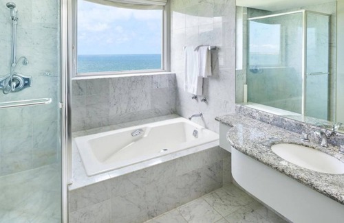 Kahului House | Nature Awaits You! Amazing Unit, Pool, Restaurant, Gym