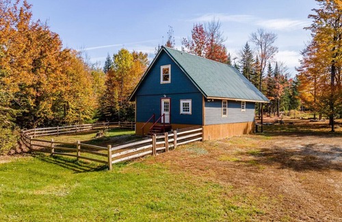 Anson House | Nature Enthusiast's Haven:Cabin with Scenic Trails