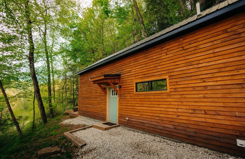 Rogers Cabin | Nature Getaway | Dog Friendly | Cliffs |Fire Pit