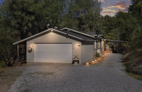 Murphys House | Nature Lover's Lodge on 6 Acres: Fast Internet Included