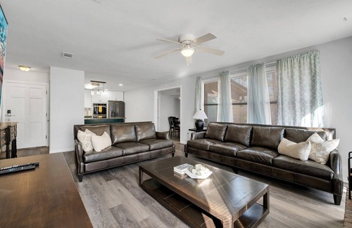 Tallahassee House | Nature Lover's Oasis, Charming 3-bedroom house with WiFi, AC and fireplace