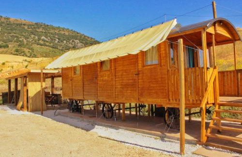 Montecorto House | Nature lovers escape on an eco-friendly vineyard