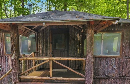 Readfield Cabin | Nature Lovers' Paradise: A Rustic 1BR Cabin w/ shared access to Lovejoy Pond