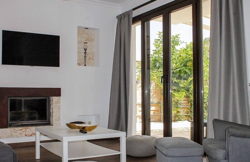Peroulion House | Nature meets luxury at Antinioti View three-bedroom House .