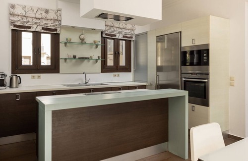 Peroulion House | Nature meets luxury at Antinioti View three-bedroom House .
