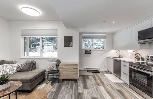 Squamish House | Nature, Nurture, Nest at the Mamquam Mountain Suite. Peace in the Mountains