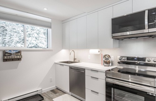 Squamish House | Nature, Nurture, Nest at the Mamquam Mountain Suite. Peace in the Mountains