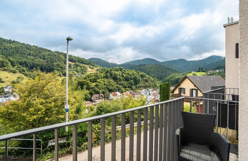 Buehlertal Apartment | Nature Room 'Stallglück' with French Balcony, Wi-Fi and Air Conditioning