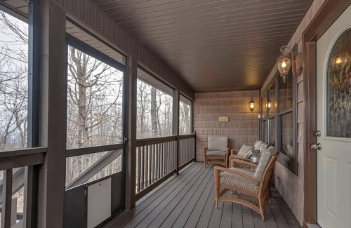 Lynn House | Nature's Getaway | Cozy, 3BR Mountaintop Cabin with Fire Pit and Fenced Yard