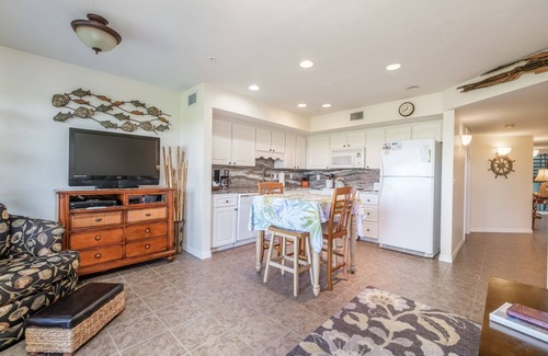 Cedar Key Condo | Nature's Landing A102 Budget Rates Downtown Unit