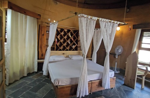 Dharamshala Cottage | Nature Stay in Mud cottage with Food, Yoga & Meditation in Dharamshala