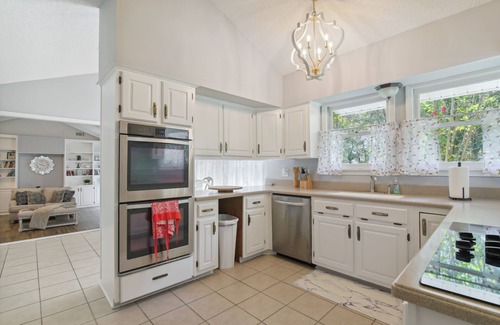 Olive Branch House | Nature’s Care: Home w/Pond, 16 Mi to Memphis!