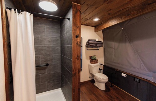 Williamstown Cabin | Natures Hotel. Luxury Glamping Dome minutes from Ark!