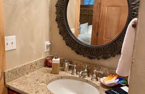 Cedar Hill House | Natureview Hideaway Deluxe Apt in Cashiers
