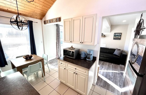 Anglemont Cabin | Nauti Cabin with HOT TUB! - Shuswap Vacations and Sledding Accommodation