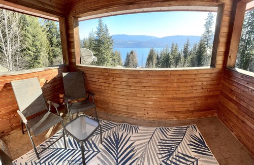 Anglemont Cabin | Nauti Cabin with HOT TUB! - Shuswap Vacations and Sledding Accommodation