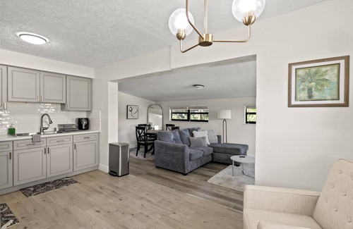Jensen Beach House | Nautical 3-Bedroom House only 10min to the Beach!